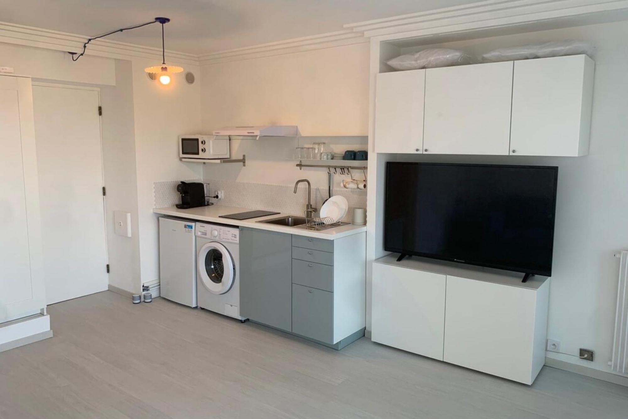 06At1 - Cosy Seaside Studio In An Ideal Location Антиб Экстерьер фото